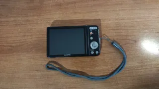 Cámara Olympus D-715 Negra