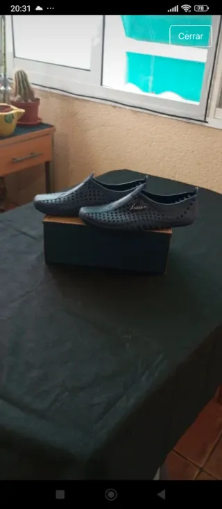 Zapatillas de agua grises
