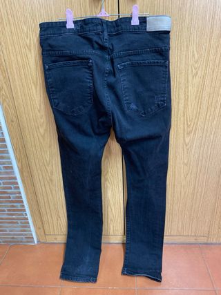 Pantalón vaquero Bershka negro roto