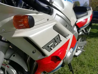 Yamaha FZR 600 (1990)