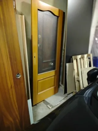 Puerta de madera con cristal solo la hoja