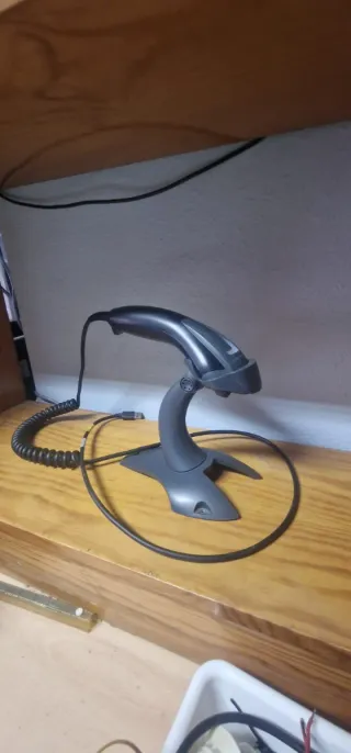 Escáner de mano con base