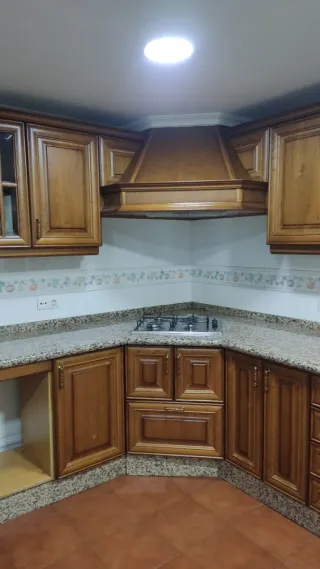 Cocina completa con electrodomésticos. RECOGER