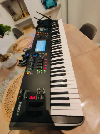 YAMAHA MODX7 Sintetizador Teclado
