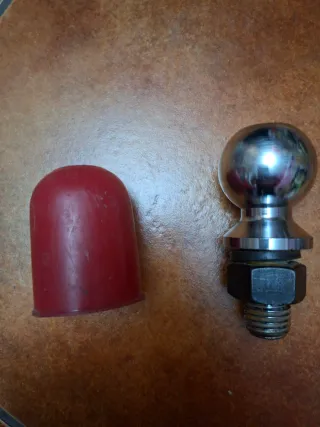 Bola de remolque con funda roja