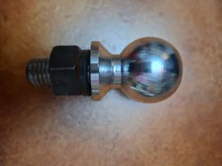 Bola de remolque con funda roja