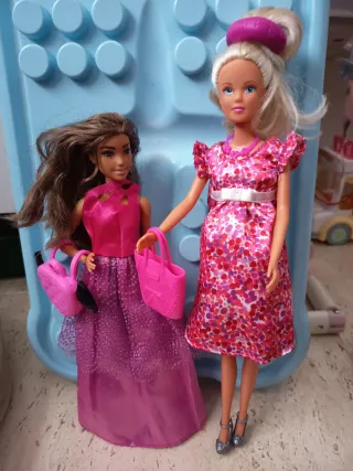 Barbie con abito rosa e giacca