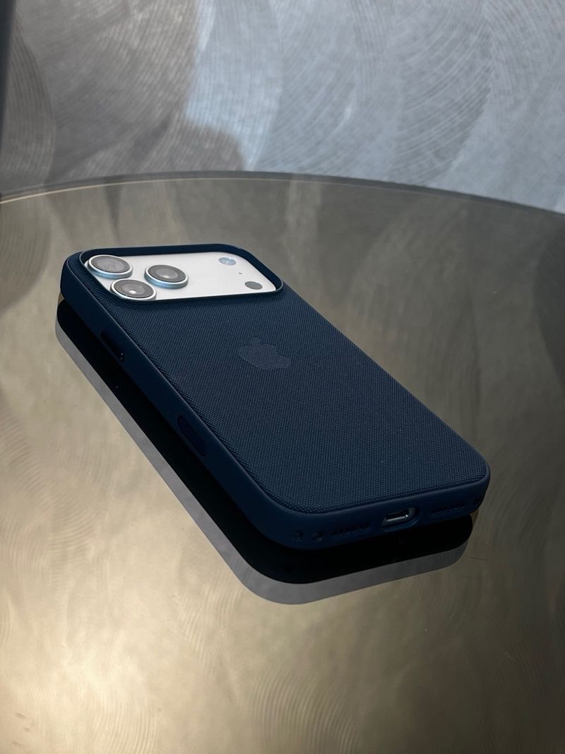Funda iPhone 17 Pro/Pro Max Trenzado Técnico Azul. afbeelding 3
