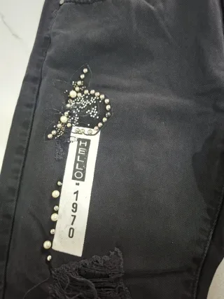 Jeans neri donna strappati con perle