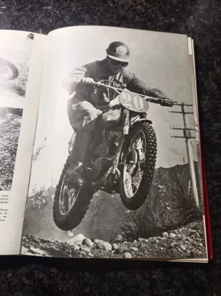 Libro Conducción deportiva de la moto.