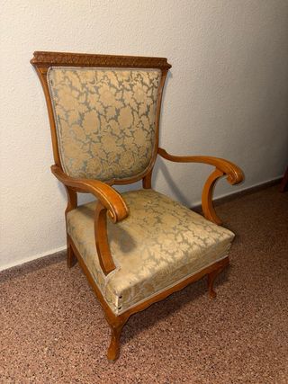 Butaca estilo Luis XV madera y tela