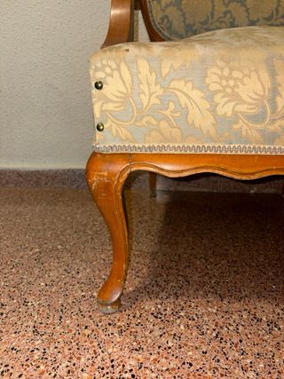 Butaca estilo Luis XV madera y tela