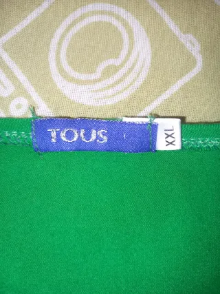 Camiseta verde TOUS con brillos