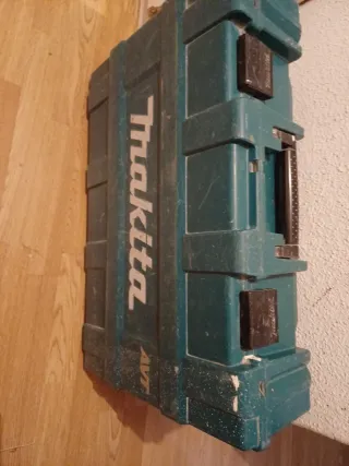 Martillo Demoledor Makita con Cinceles