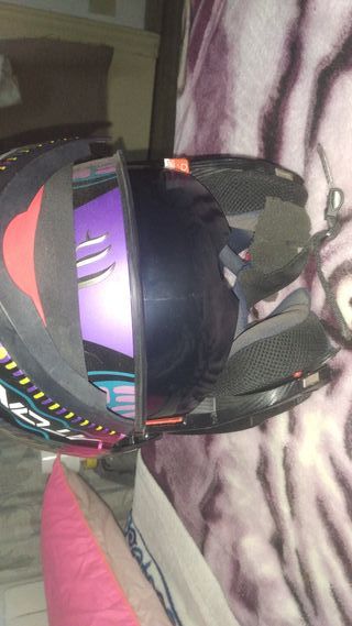 Casco de moto Atom con diseño