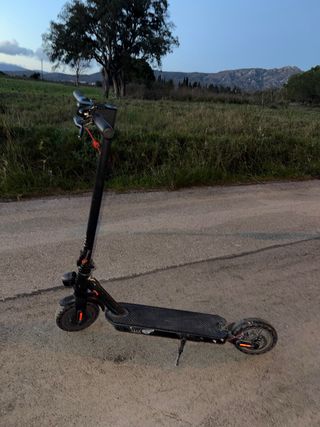 Patinete eléctrico negro