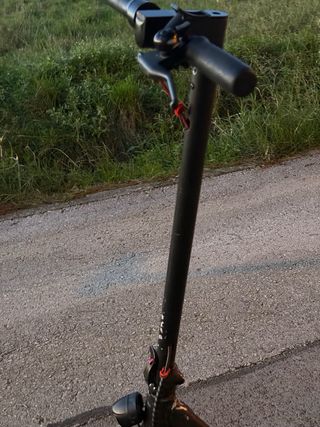 Patinete eléctrico negro