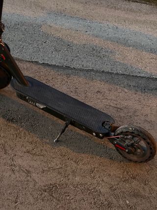 Patinete eléctrico negro