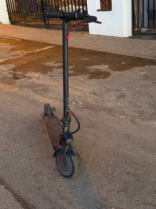 Patinete eléctrico negro