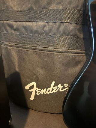 Guitarra Fender Squier Stratocaster + Amplificador