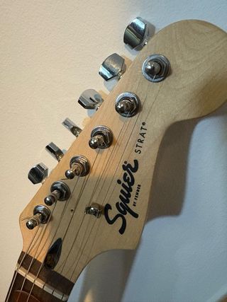 Guitarra Fender Squier Stratocaster + Amplificador