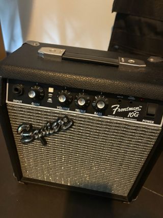 Guitarra Fender Squier Stratocaster + Amplificador