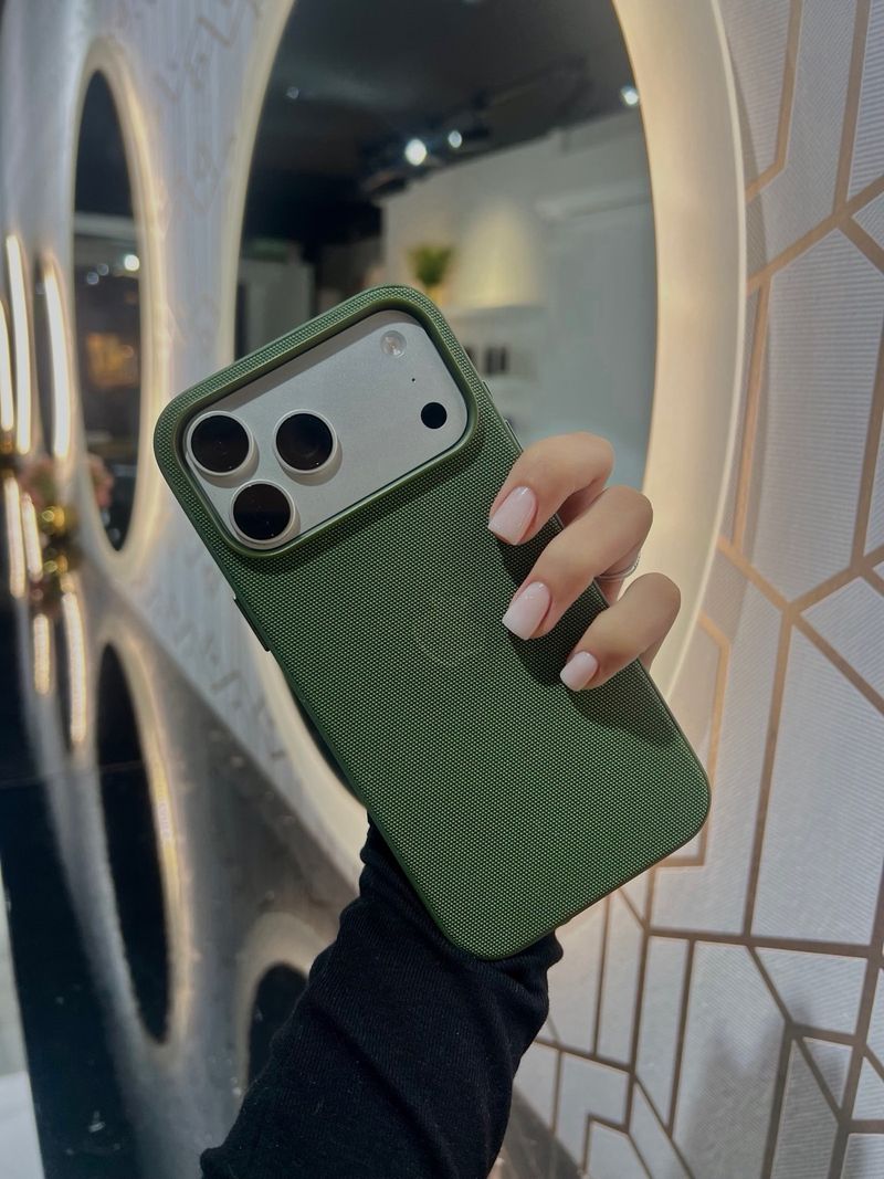 Funda iPhone 17 Pro/Pro Max Trenzado Técnico Verde