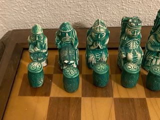 Ajedrez piezas verdes y blancas