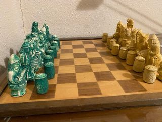 Ajedrez piezas verdes y blancas