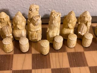 Ajedrez piezas verdes y blancas