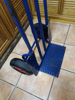 Carretilla de carga azul