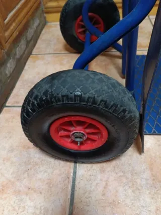 Carretilla de carga azul