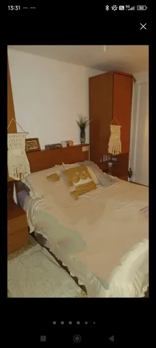 Armario de madera marrón