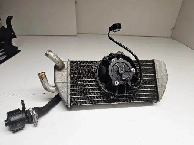 Radiador Xmax 250cc  2005 /2006