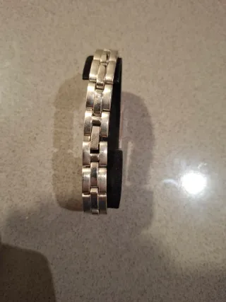 Reloj de pulsera plateado para mujer