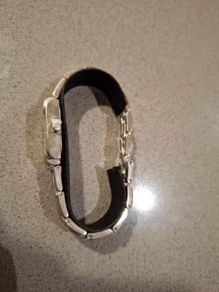 Reloj de pulsera plateado para mujer