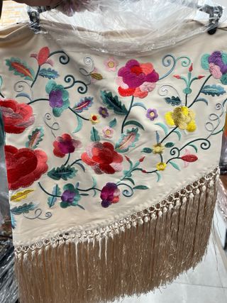 Mantoncillo Flamenco Bordado Flecos