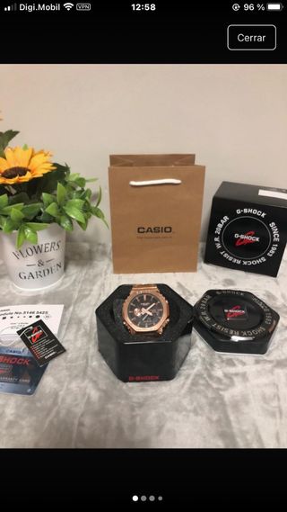 Reloj Dorado y Negro