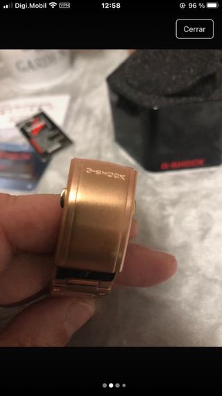 Reloj Dorado y Negro