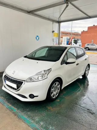 Peugeot 208 2012