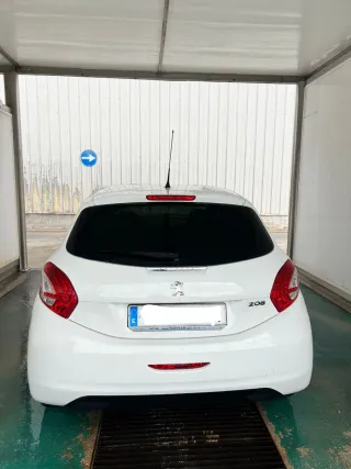Peugeot 208 2012
