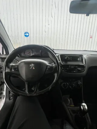Peugeot 208 2012