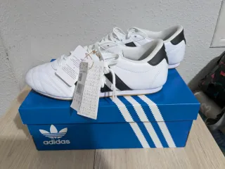 Zapatillas Adidas Blancas y Negras