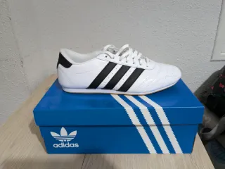 Zapatillas Adidas Blancas y Negras
