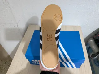 Zapatillas Adidas Blancas y Negras