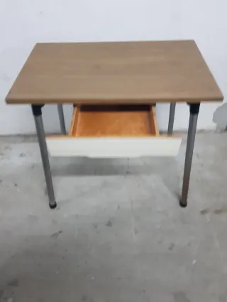 Tavolo vintage in legno e metallo