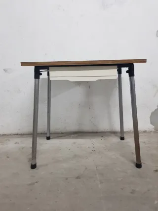 Tavolo vintage in legno e metallo