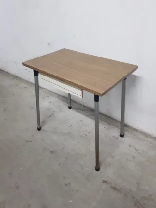 Tavolo vintage in legno e metallo