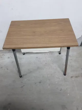 Tavolo vintage in legno e metallo