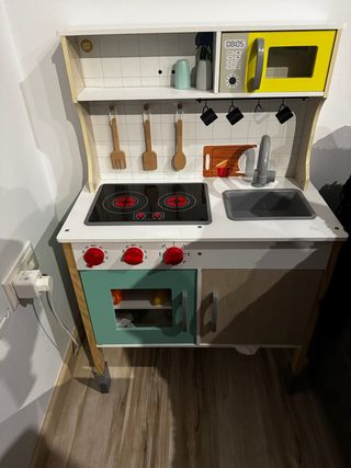 Cocina de juguete de madera
